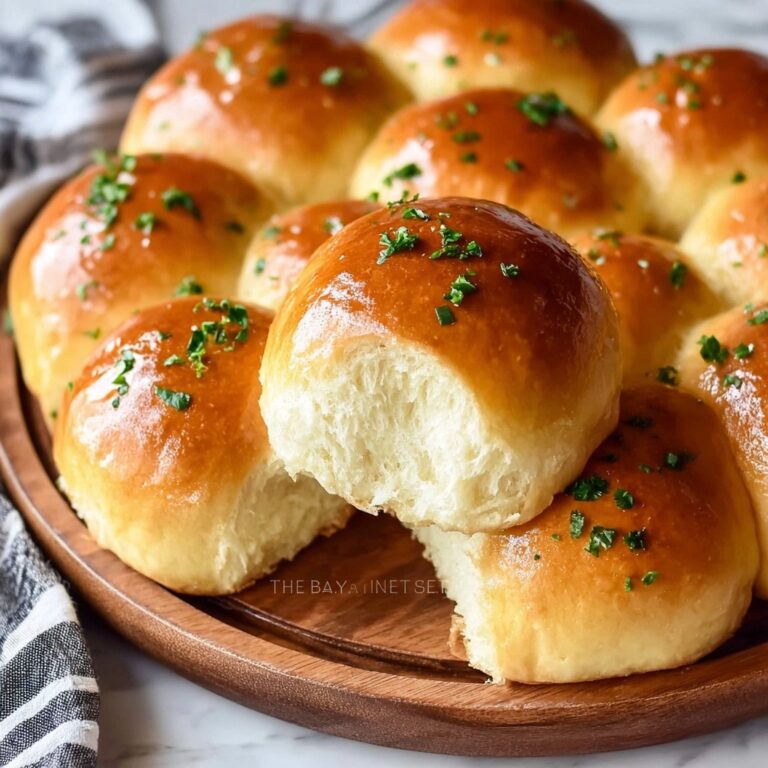 Easy Garlic Butter Dinner Rolls Recipe